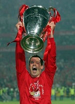 Jamie Carragher s trofejou Ligy Majstrov